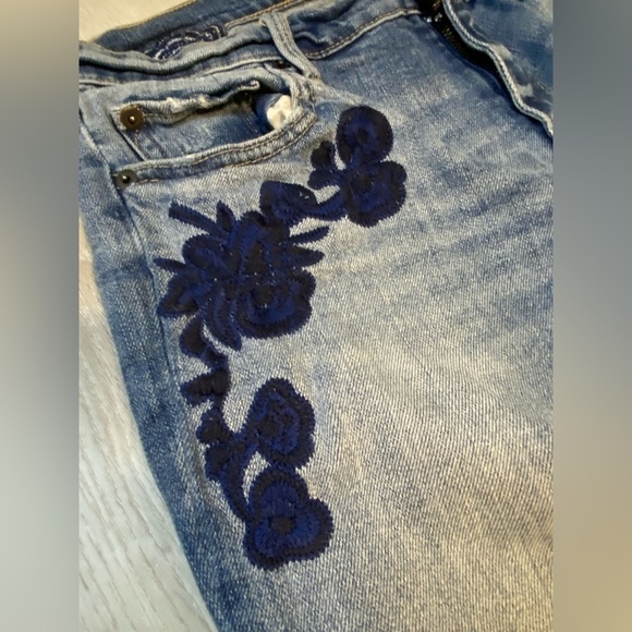 GAP Embroidered Girlfriend Jeans, Floral Embroidery Distressed, size 27 - Picture 4 of 12